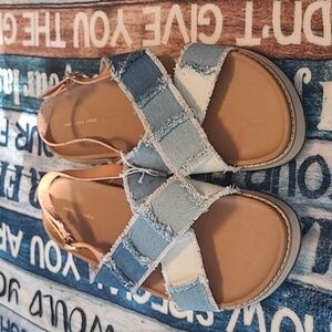 NWT AMERICAN EAGLE DENIM CRISS CROSS SANDALS